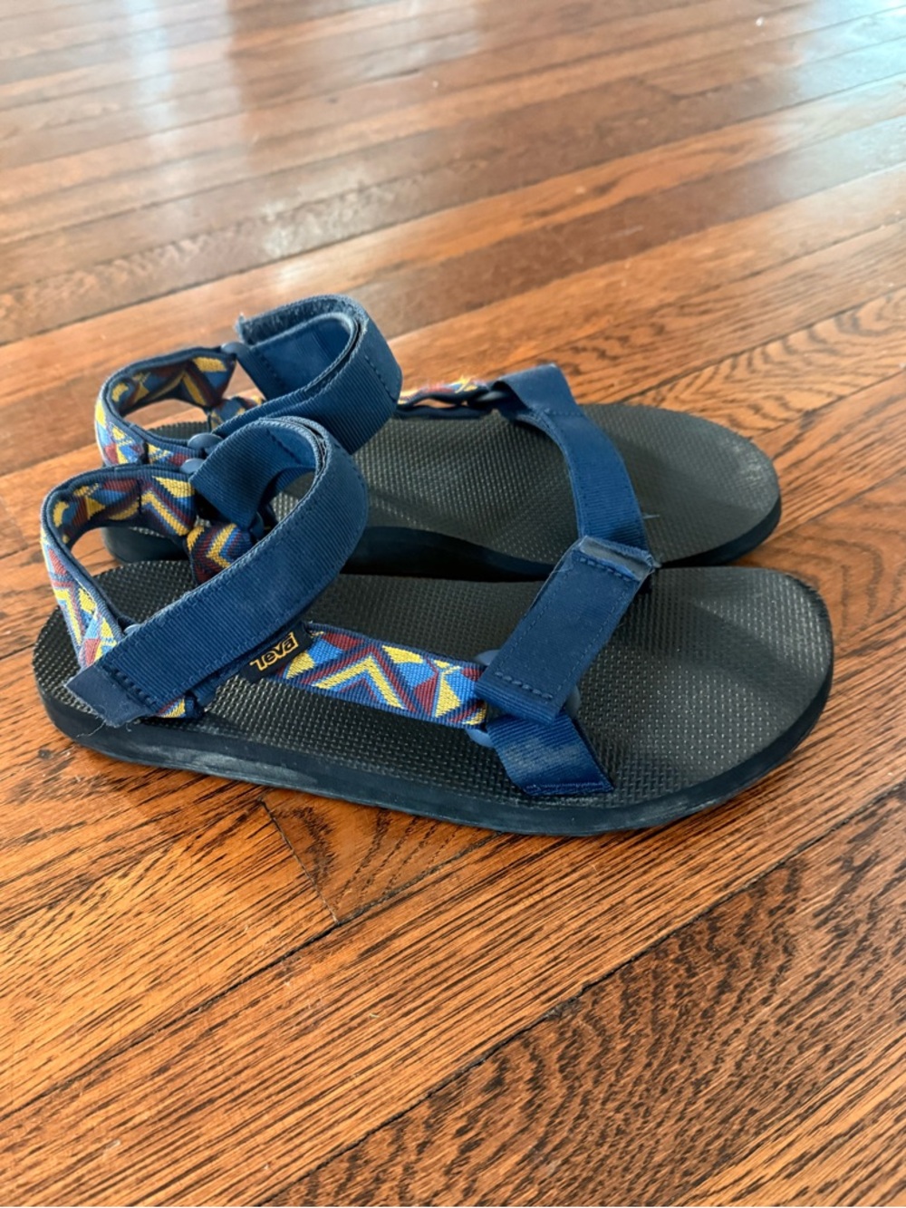 Men’s Teva Hurricane sandals, size 9